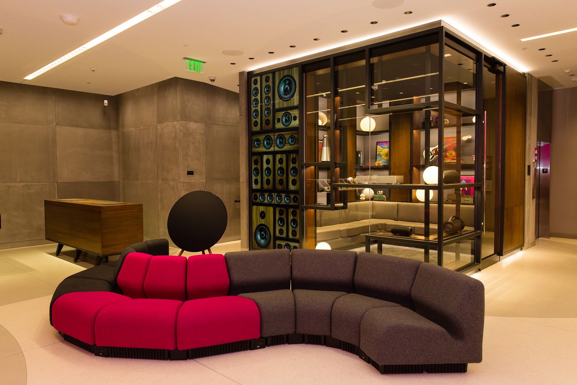 T-Mobile Signature Store, San Francisco, CA - constructed by Retail Construction Services, Inc.
